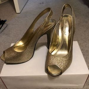 Size 8 Gold sparkly opened toed heels